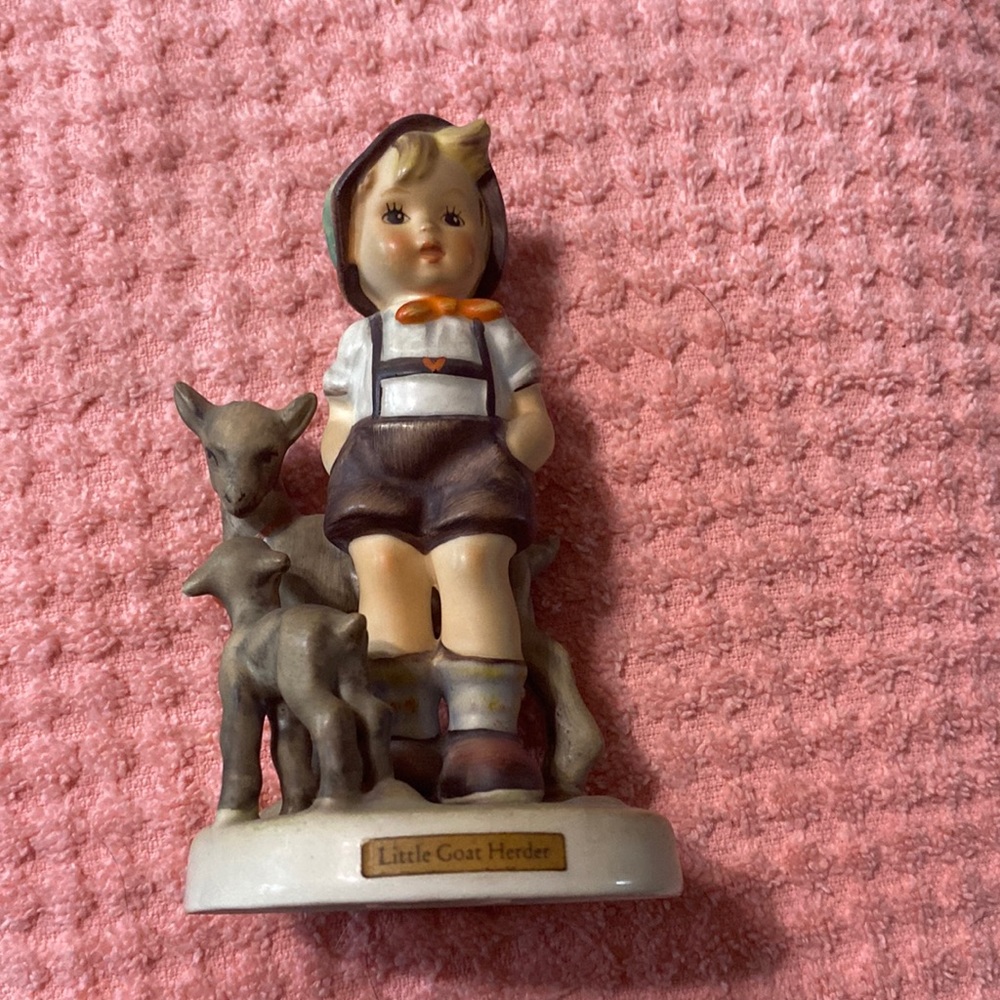Men’s Classic Hummel Figurine little goat herder # 200 great condition no box